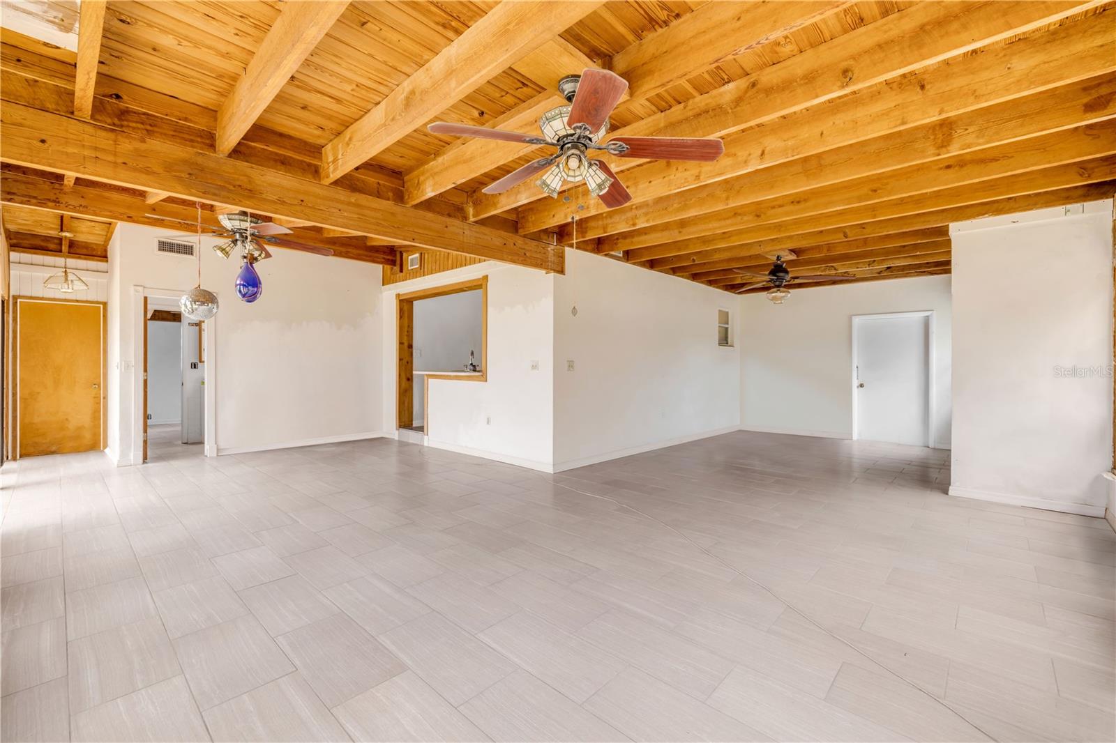 Image 12 of 29 For 2582 Lakeshore Drive