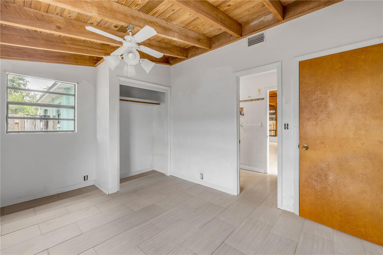 Image 14 of 29 For 2582 Lakeshore Drive