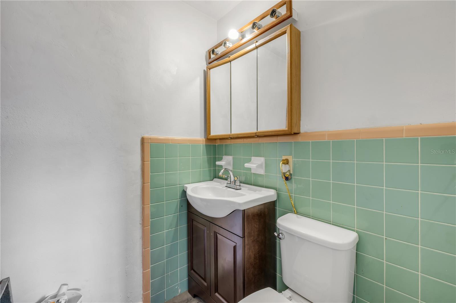 Image 17 of 29 For 2582 Lakeshore Drive
