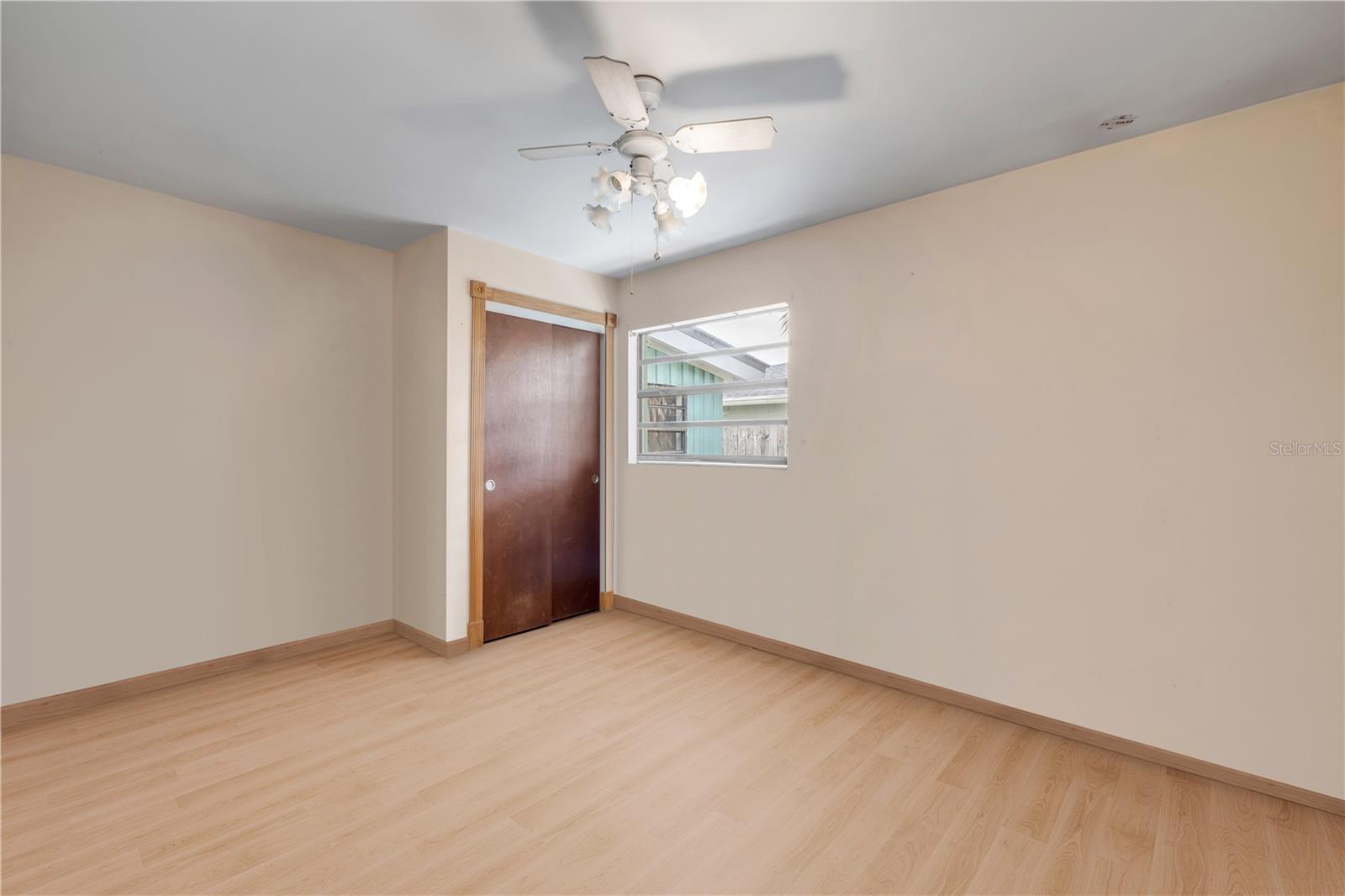 Image 18 of 29 For 2582 Lakeshore Drive