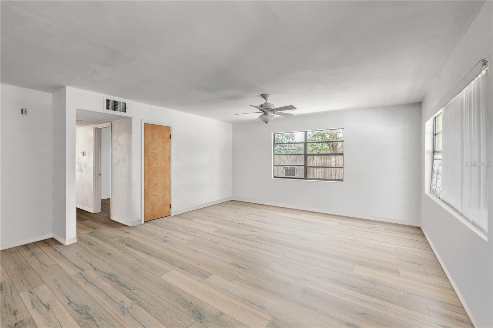 Image 5 of 29 For 2582 Lakeshore Drive