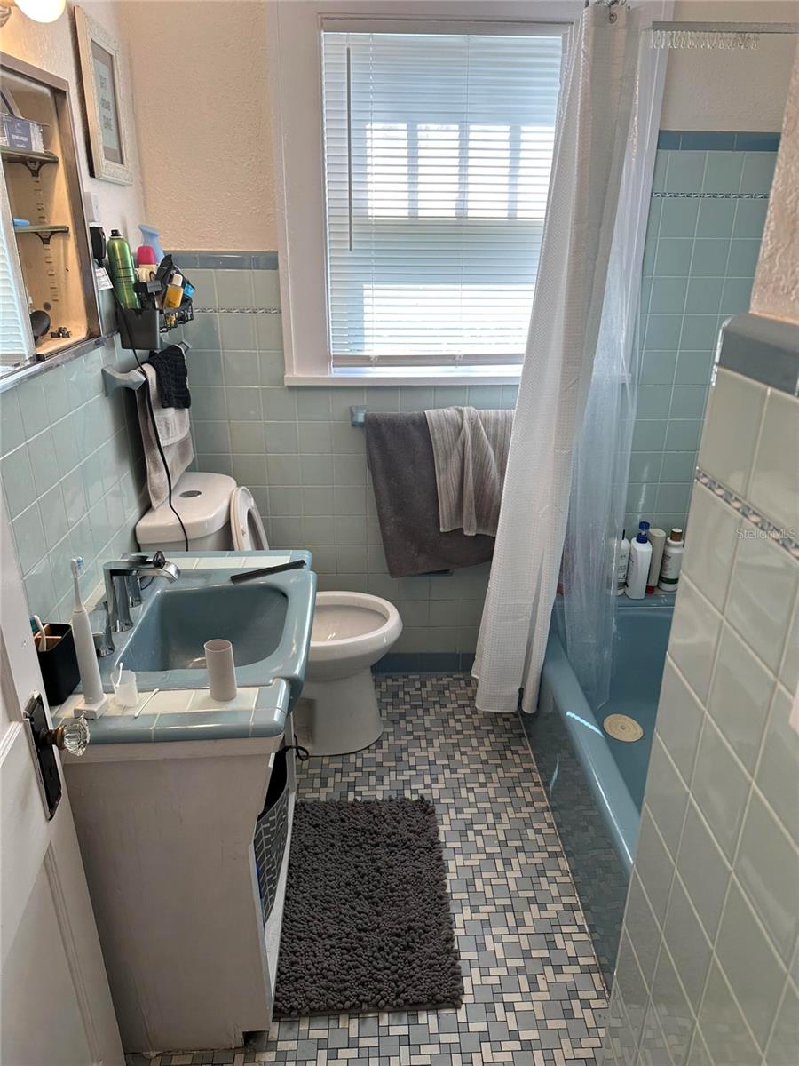 Image 38 of 38 For 1040 9th Avenue N