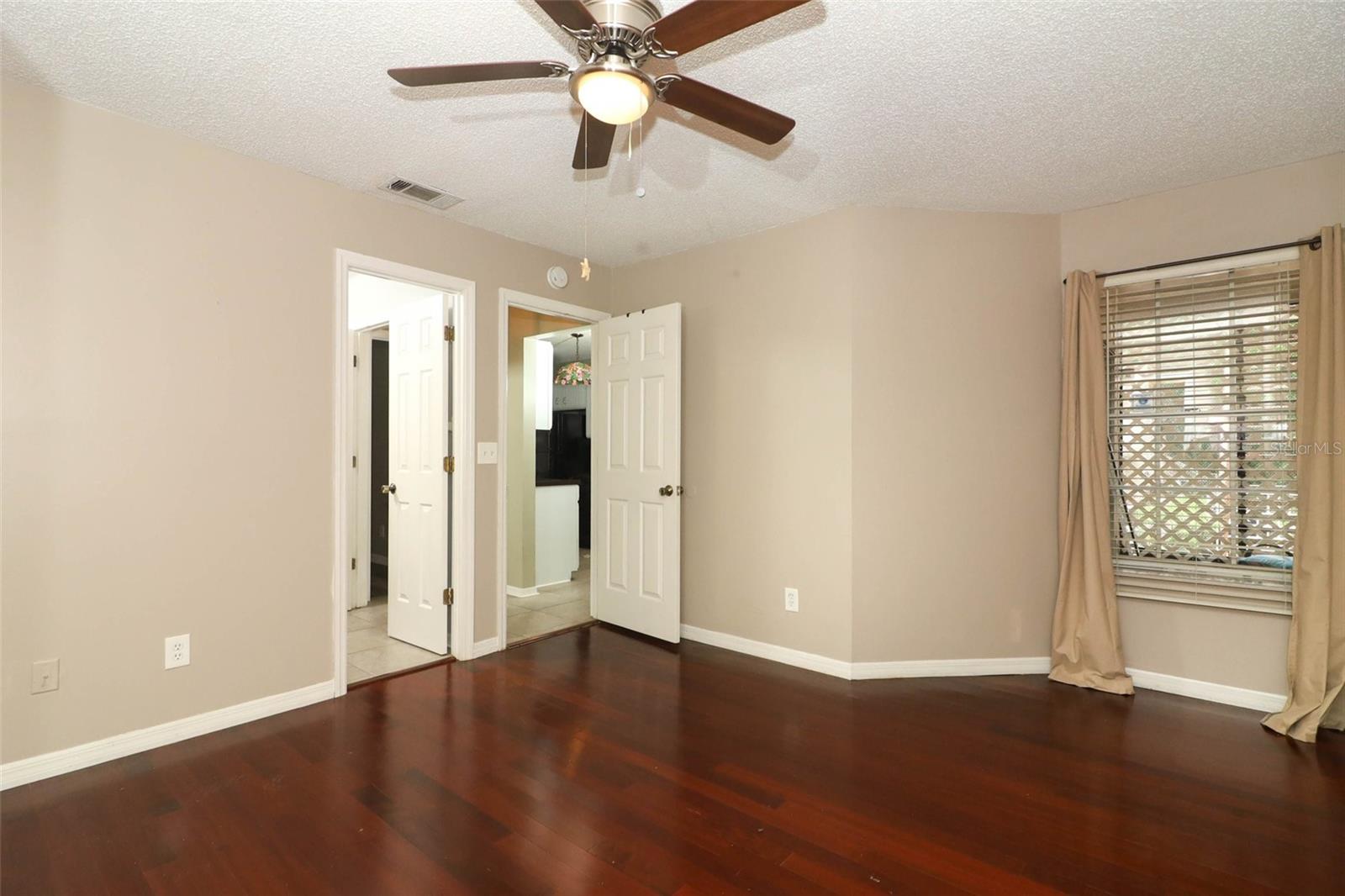 Image 14 of 49 For 620 Glenwood Court 79