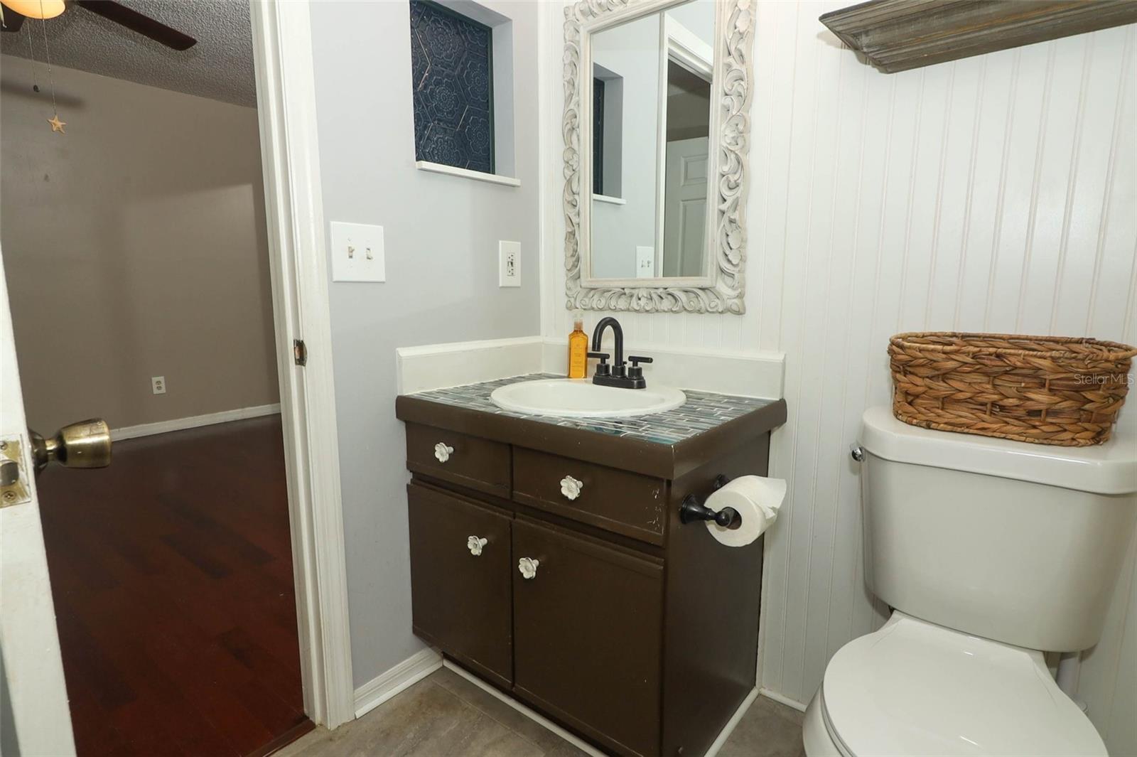 Image 17 of 49 For 620 Glenwood Court 79