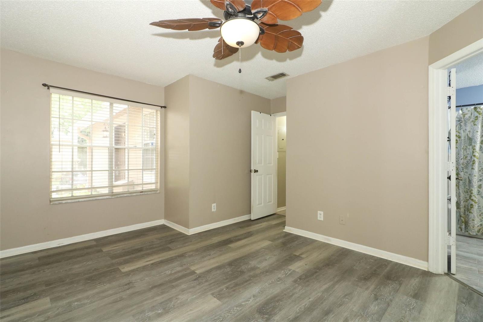 Image 19 of 49 For 620 Glenwood Court 79