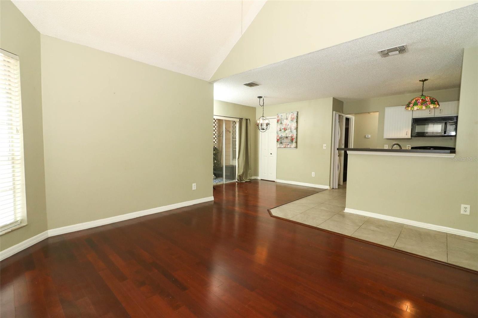 Image 5 of 49 For 620 Glenwood Court 79