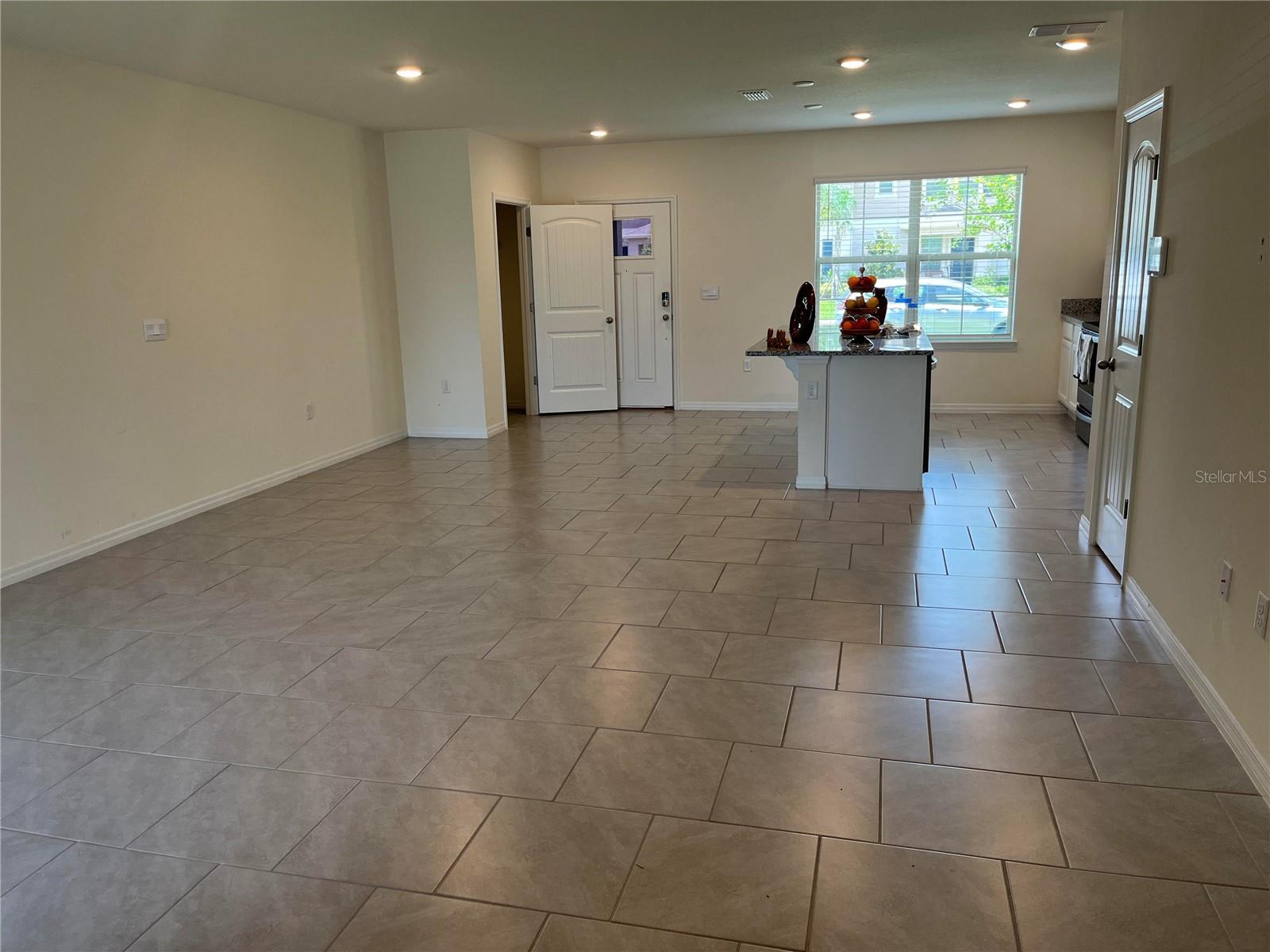 Image 3 of 20 For 12035 Holystone Street
