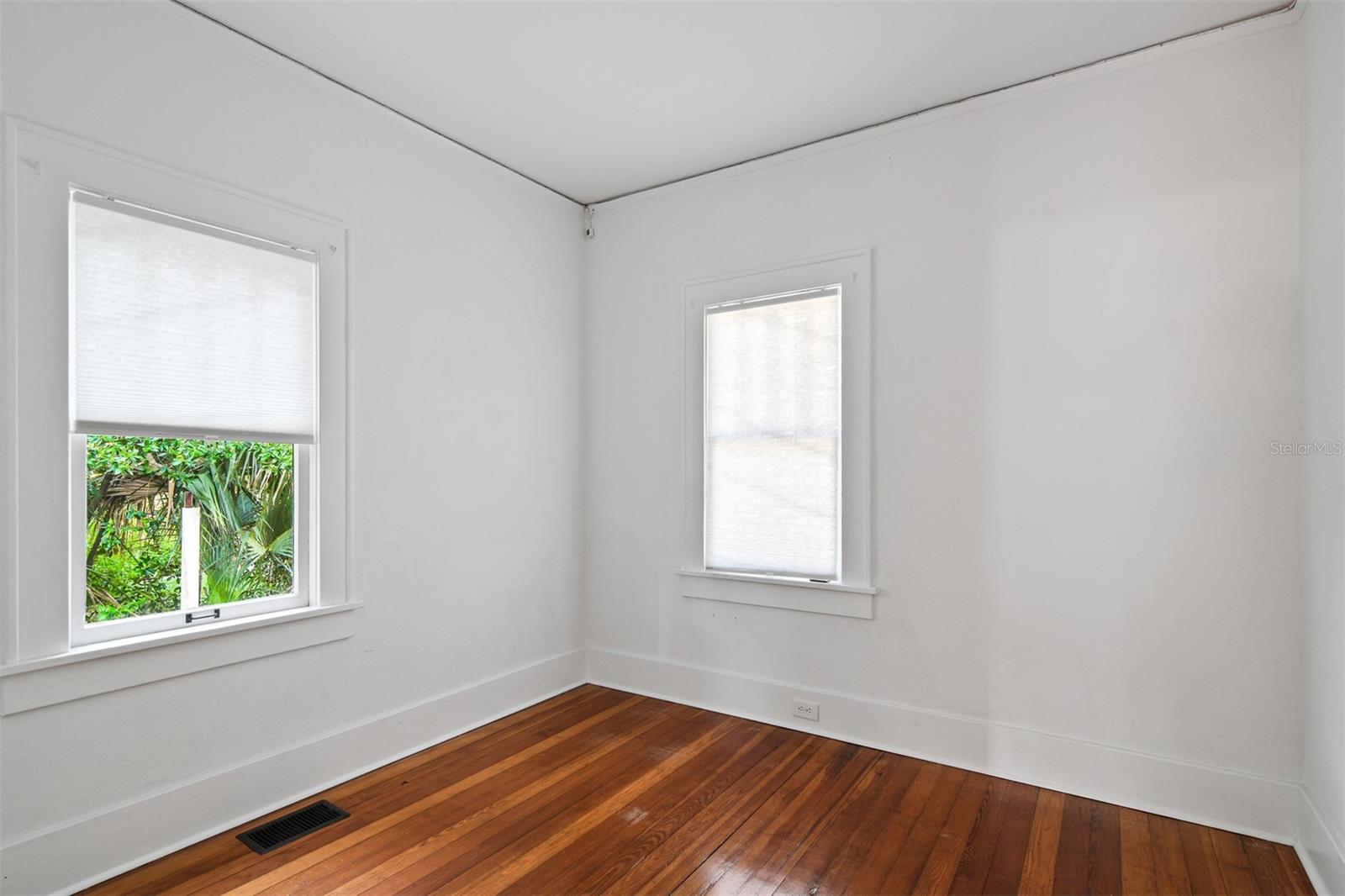 Image 17 of 18 For 315 Prescott Street