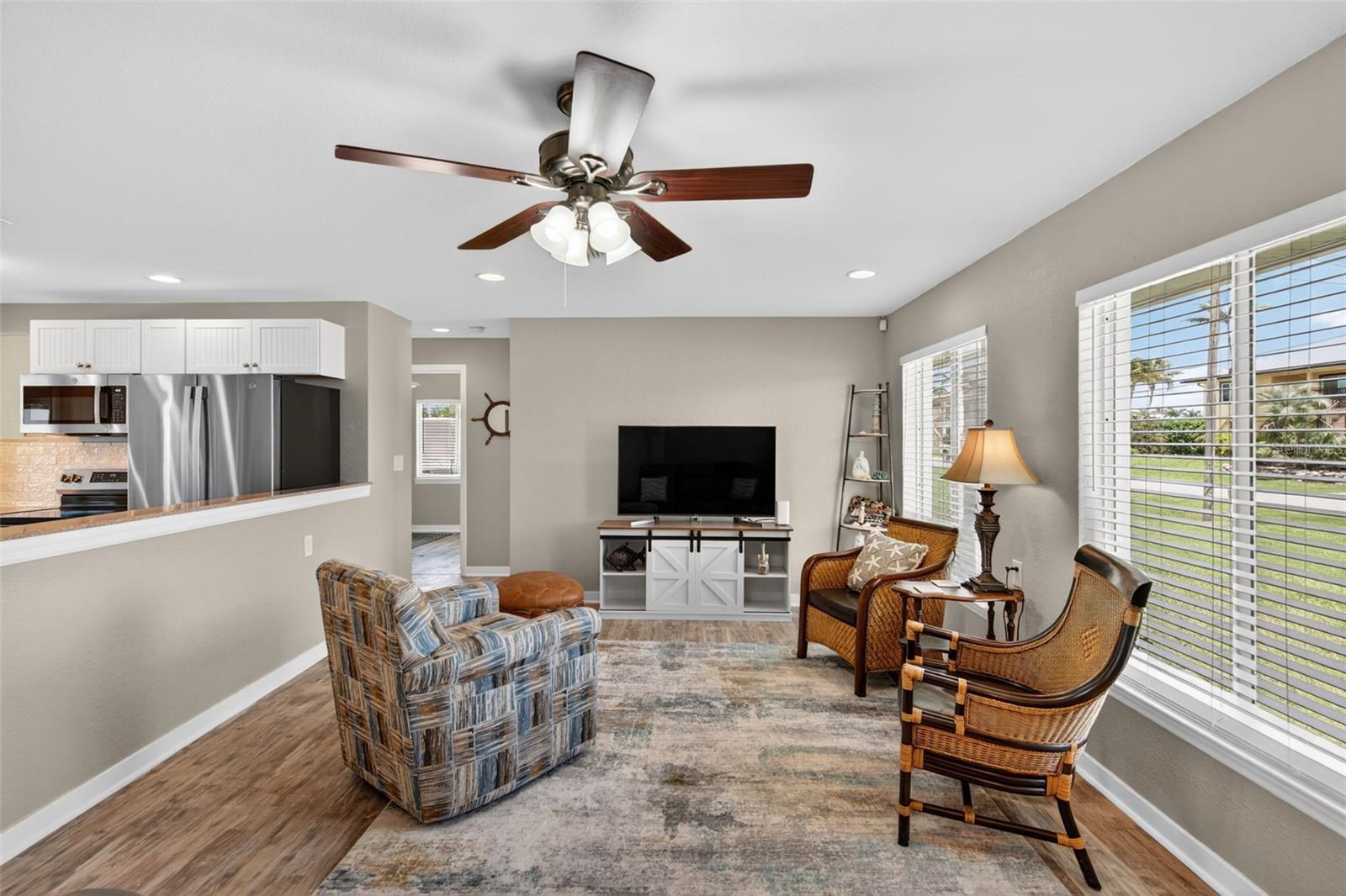 Image 10 of 52 For 24277 Treasure Island Boulevard