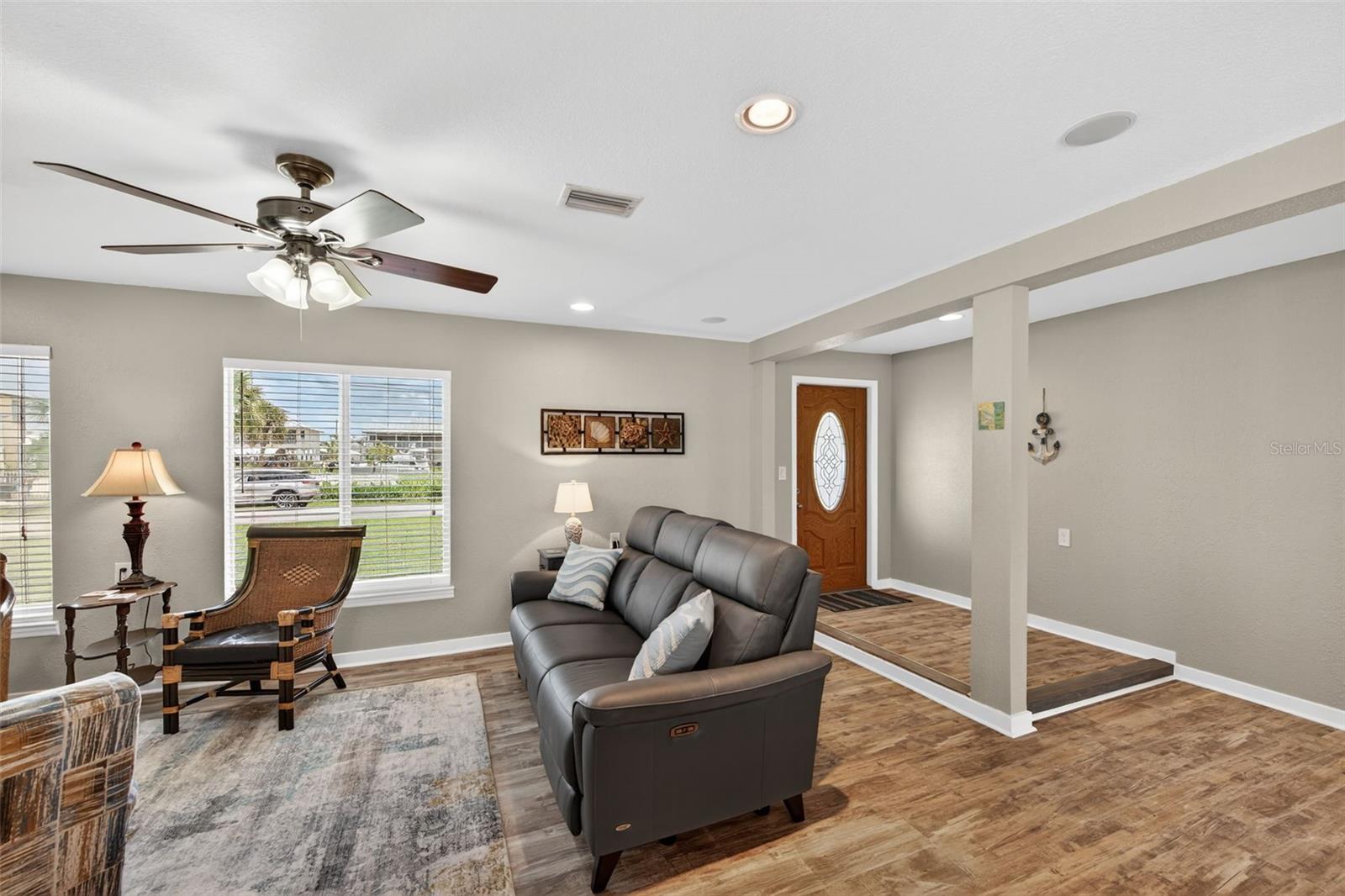 Image 11 of 52 For 24277 Treasure Island Boulevard