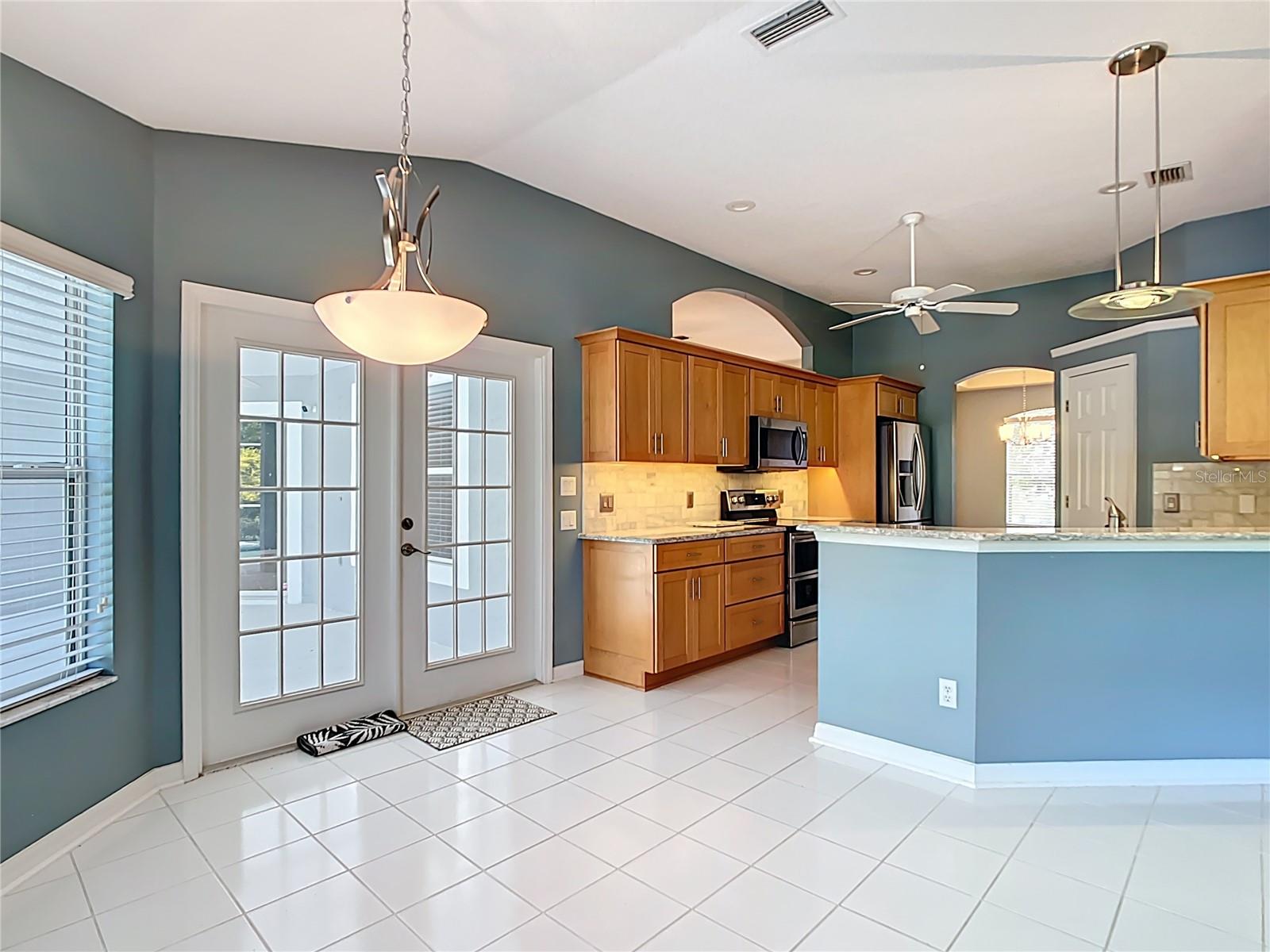 Image 12 of 41 For 5311 Saddleback Court