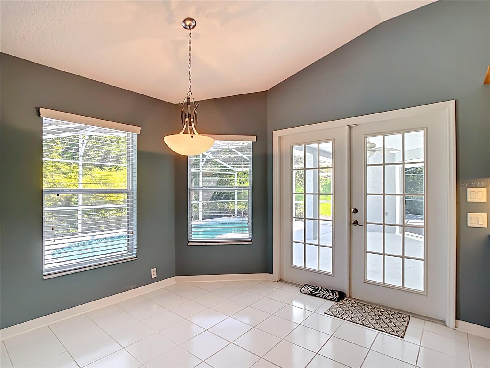 Image 18 of 41 For 5311 Saddleback Court