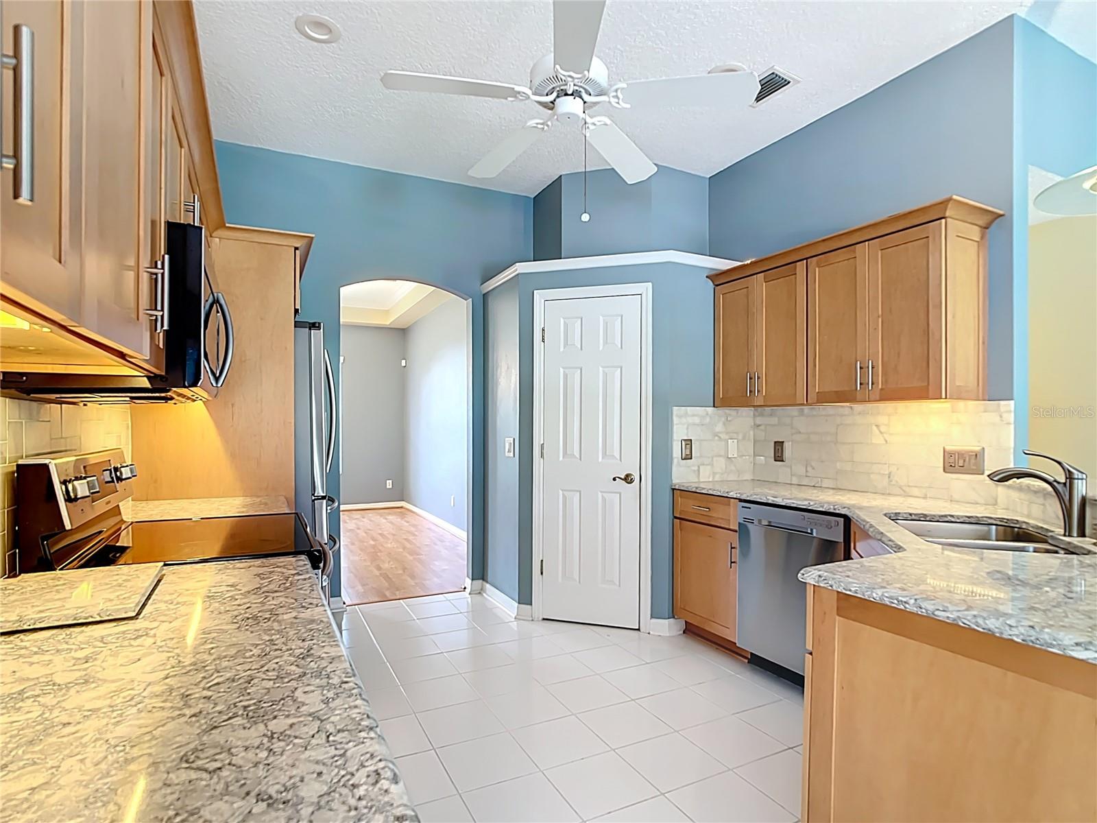 Image 19 of 41 For 5311 Saddleback Court