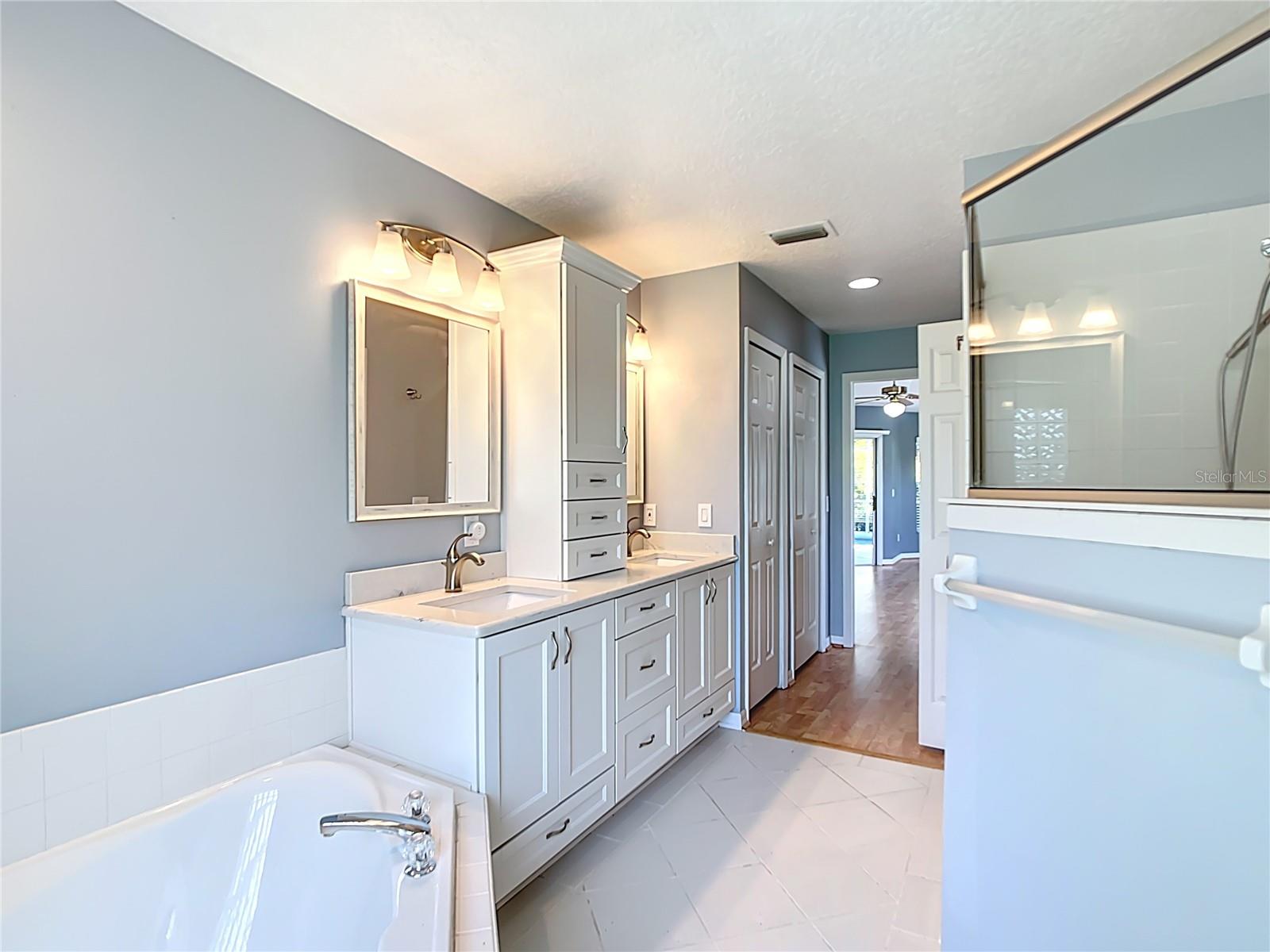 Image 23 of 41 For 5311 Saddleback Court