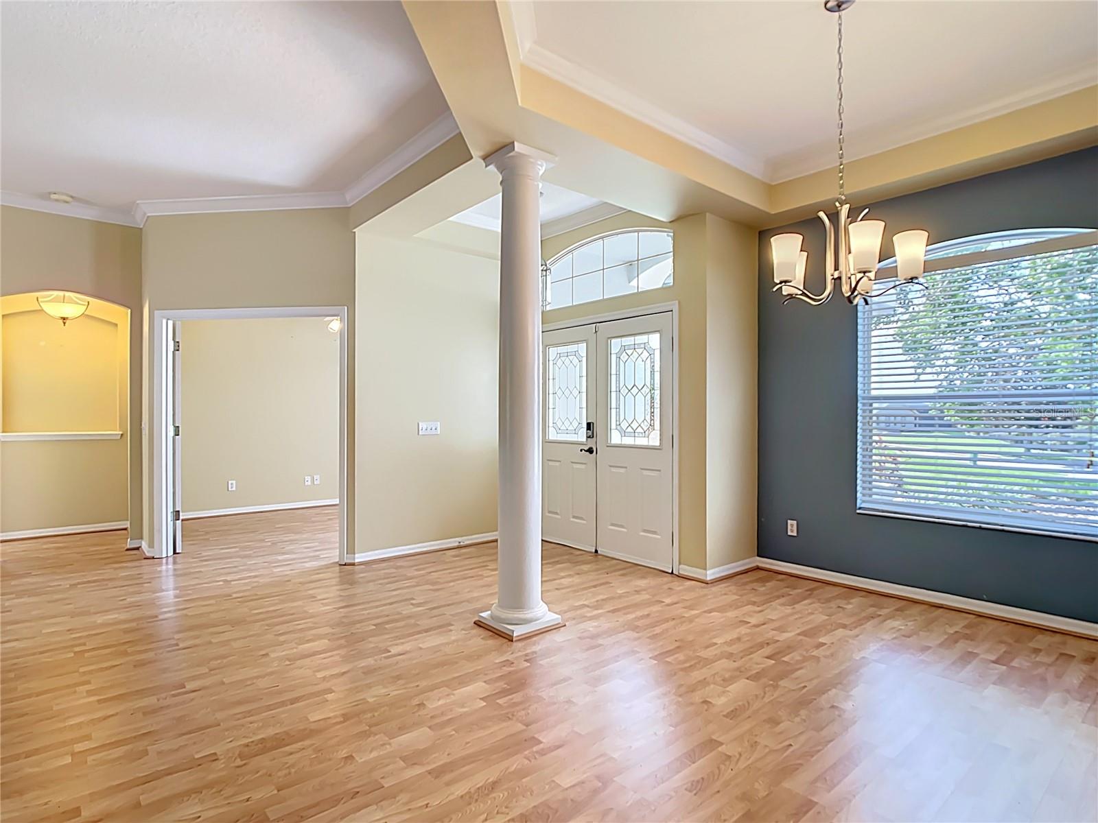 Image 5 of 41 For 5311 Saddleback Court