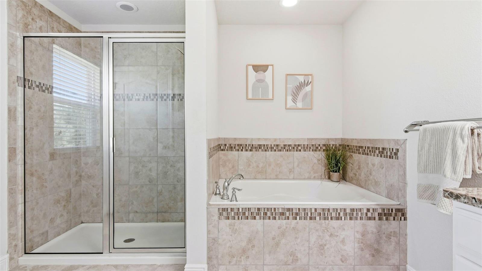 Image 25 of 44 For 17044 Goldcrest Loop