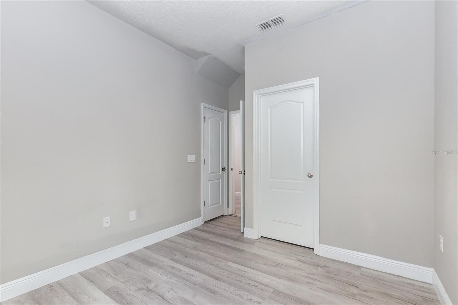 Image 27 of 44 For 17044 Goldcrest Loop