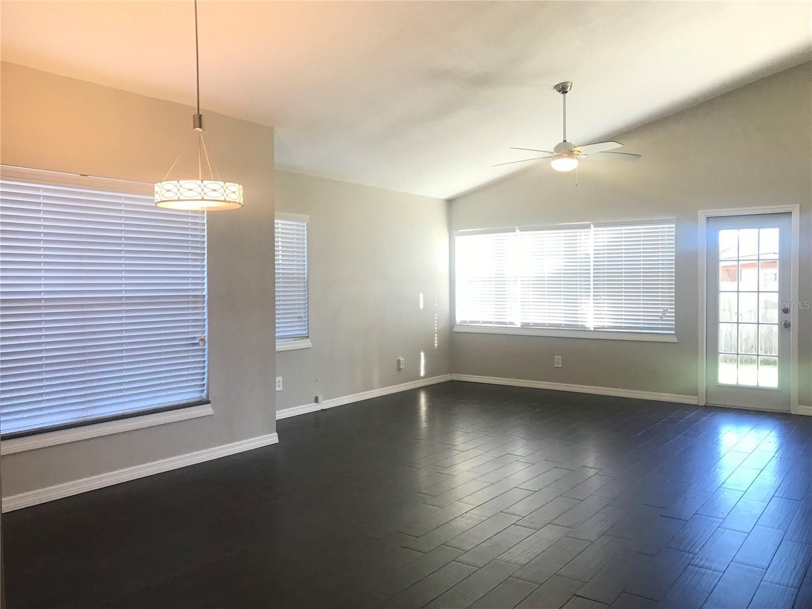 Image 17 of 49 For 10969 Norcross Circle