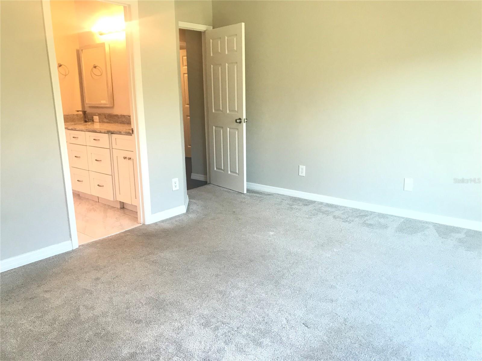 Image 19 of 49 For 10969 Norcross Circle