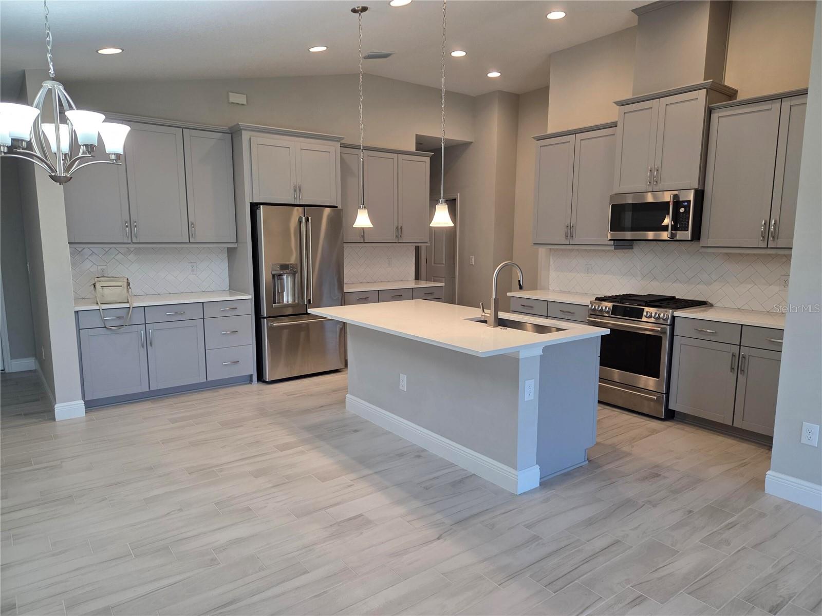Image 4 of 9 For 12513 Oak Hill Way