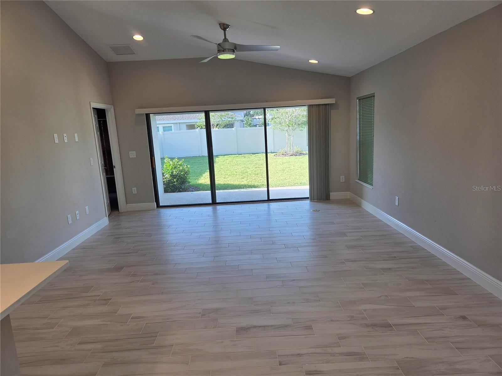 Image 5 of 9 For 12513 Oak Hill Way