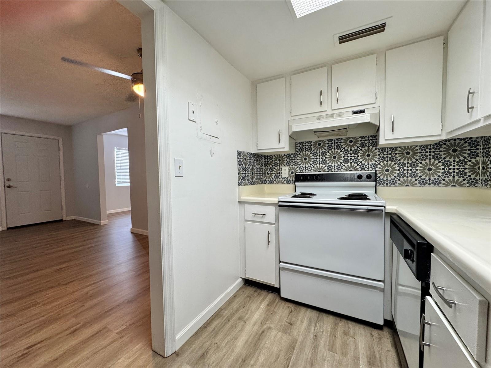 Image 3 of 14 For 551 Flemming Way 101