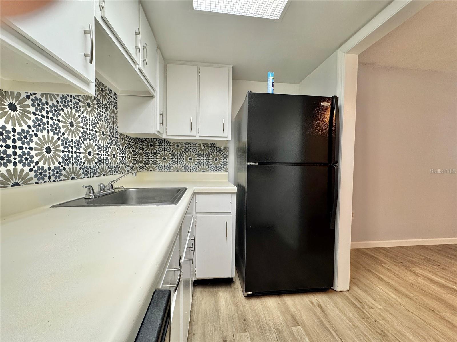 Image 4 of 14 For 551 Flemming Way 101