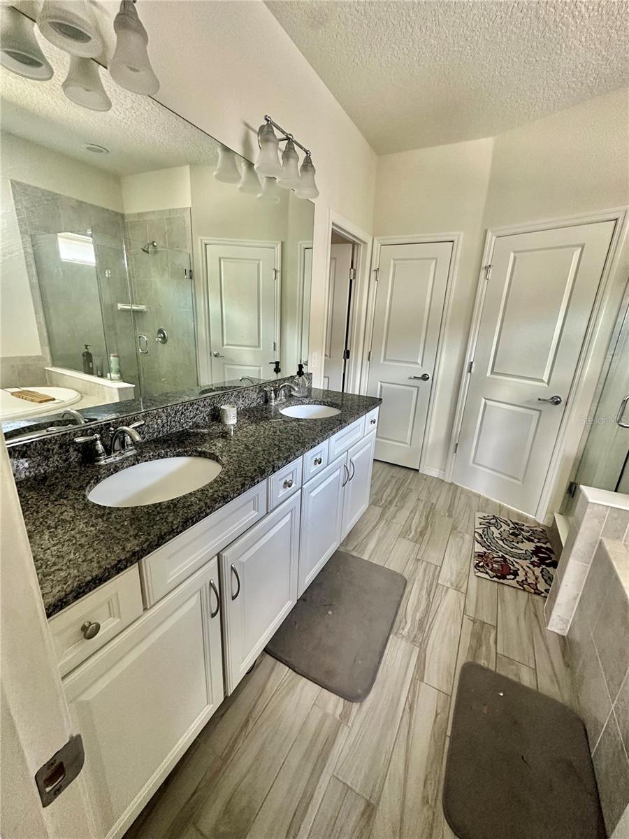 Image 26 of 41 For 14117 Larkspur Lake Drive