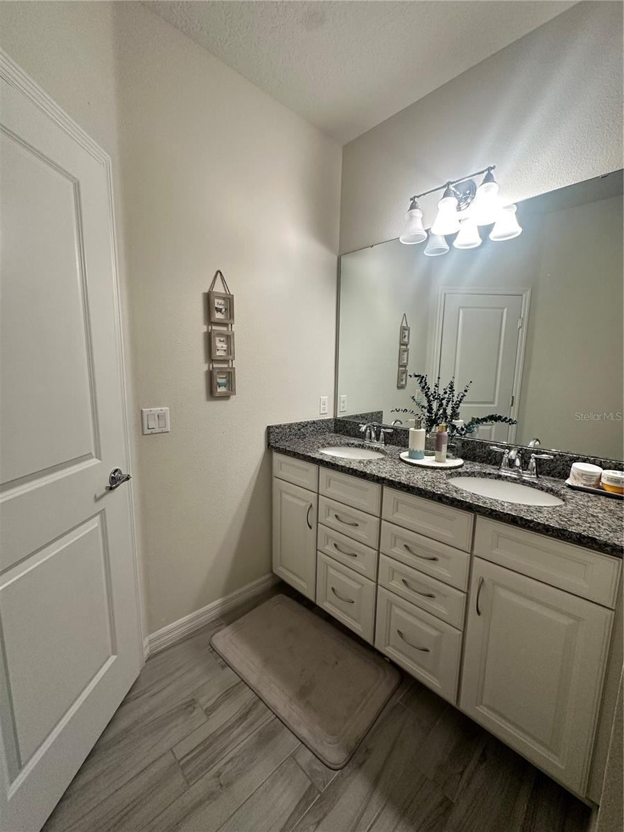 Image 27 of 41 For 14117 Larkspur Lake Drive