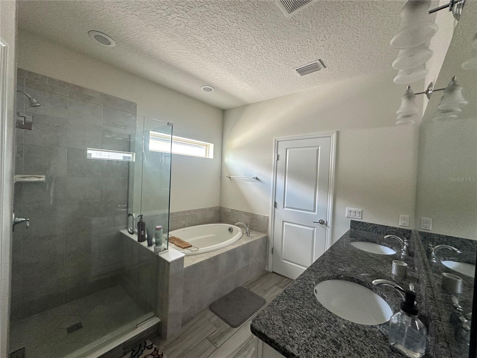 Image 28 of 41 For 14117 Larkspur Lake Drive