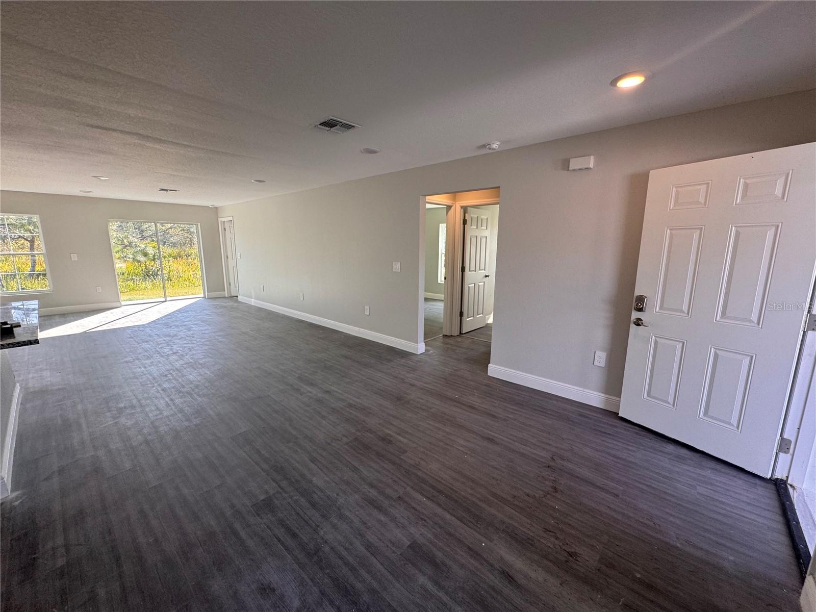 Image 6 of 46 For 7305 Sun N Lake Boulevard