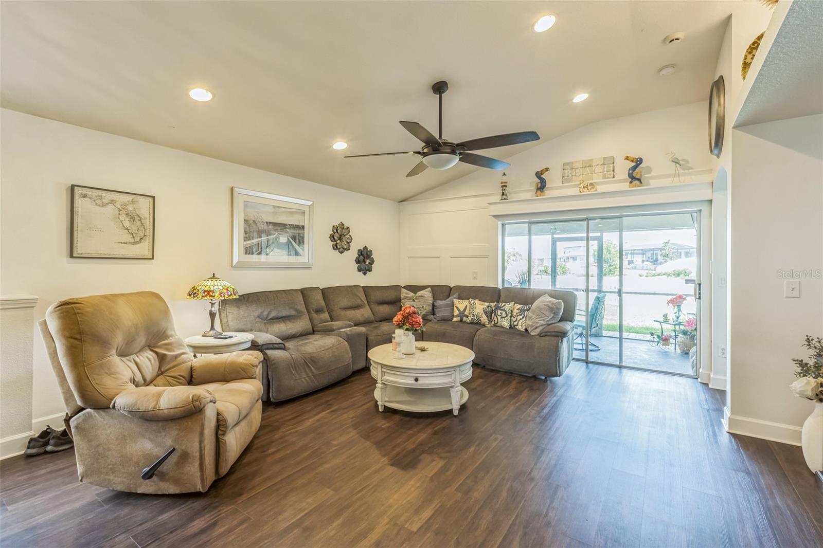Image 10 of 40 For 6935 Runner Oak Drive