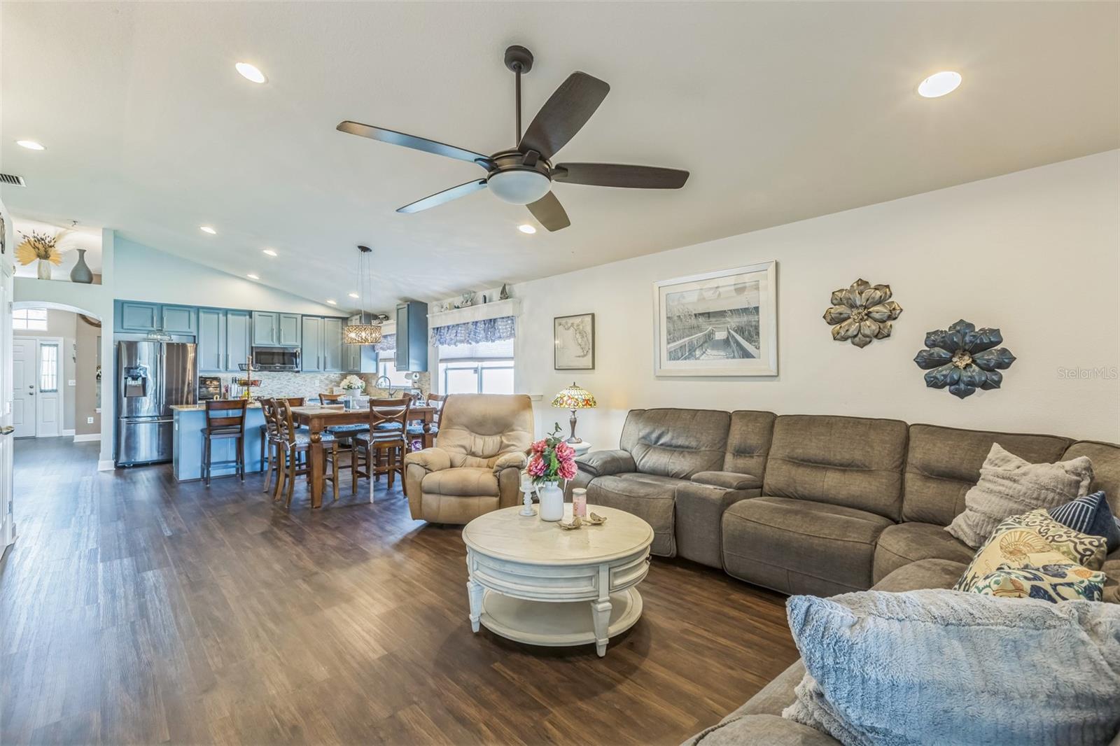 Image 11 of 40 For 6935 Runner Oak Drive