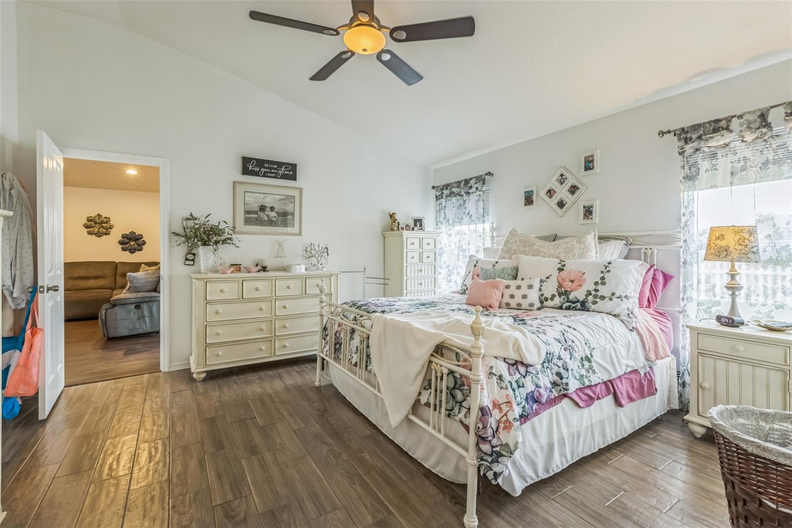 Image 21 of 40 For 6935 Runner Oak Drive
