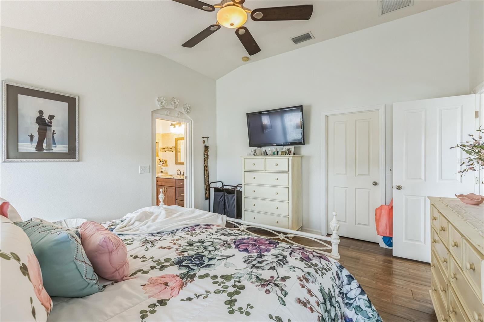 Image 23 of 40 For 6935 Runner Oak Drive
