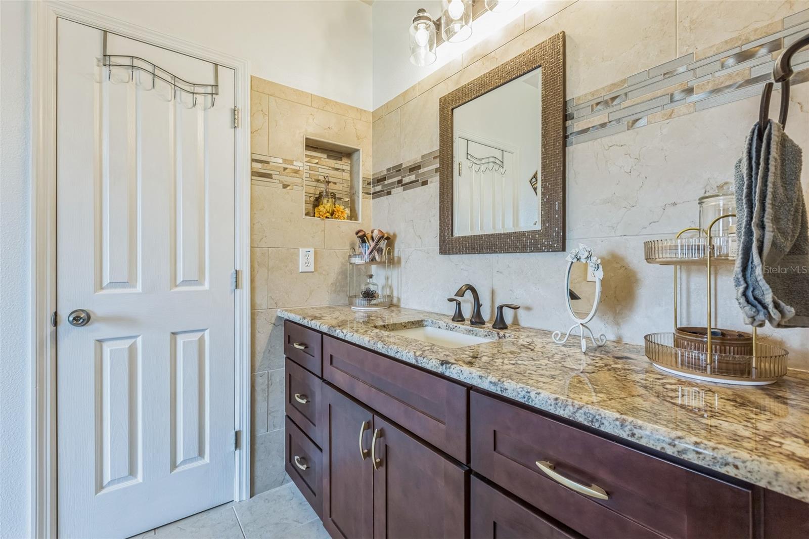 Image 24 of 40 For 6935 Runner Oak Drive