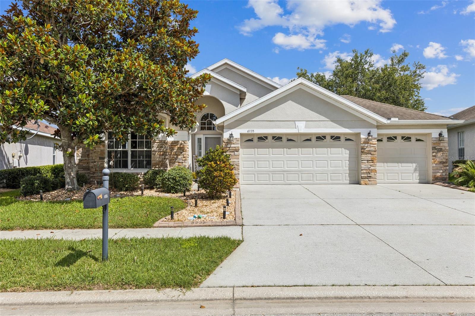 Image 3 of 40 For 6935 Runner Oak Drive