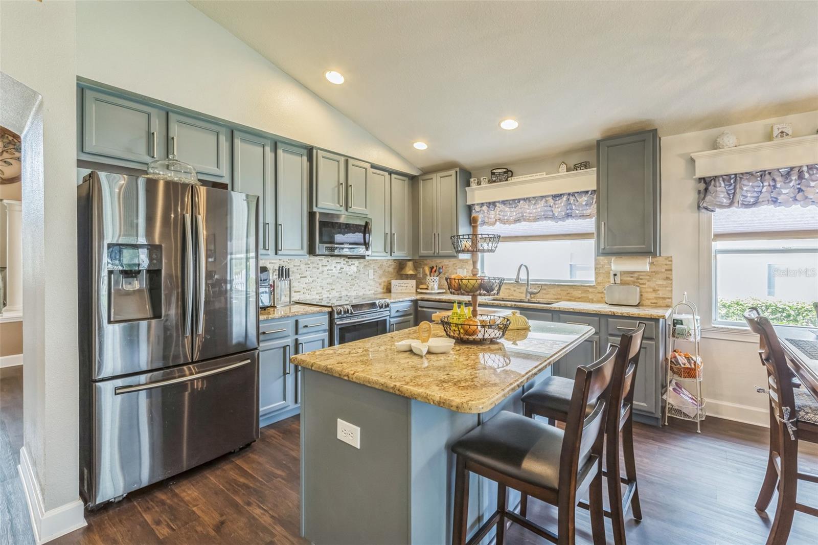 Image 4 of 40 For 6935 Runner Oak Drive