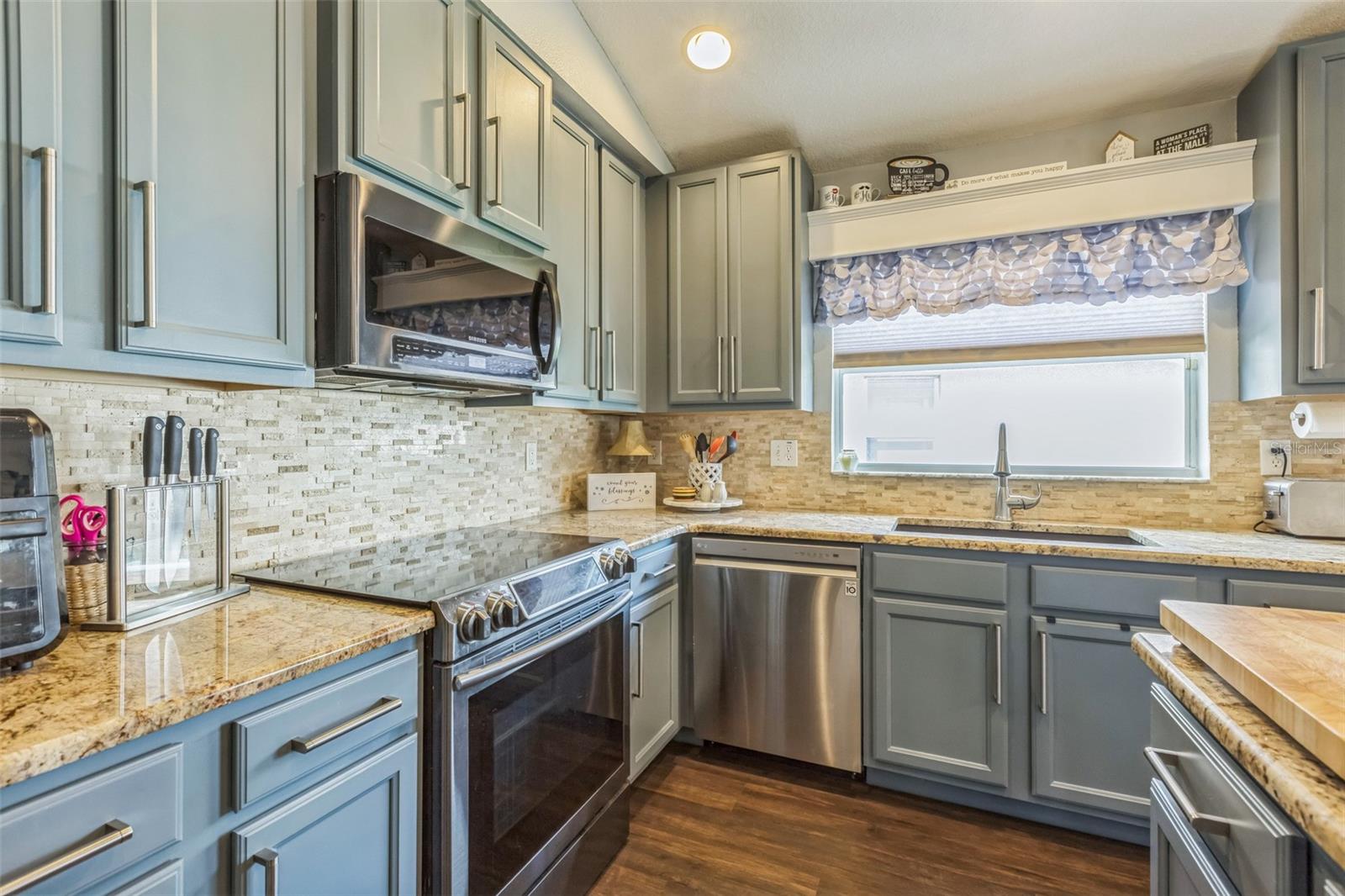 Image 6 of 40 For 6935 Runner Oak Drive