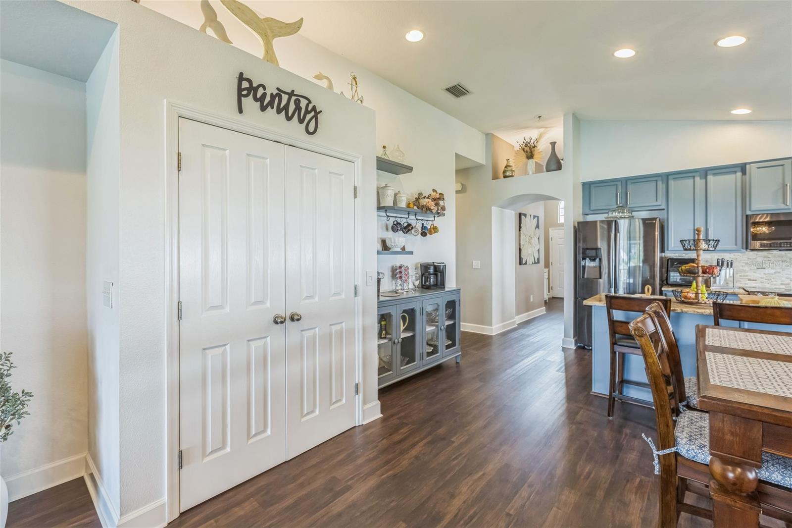 Image 8 of 40 For 6935 Runner Oak Drive