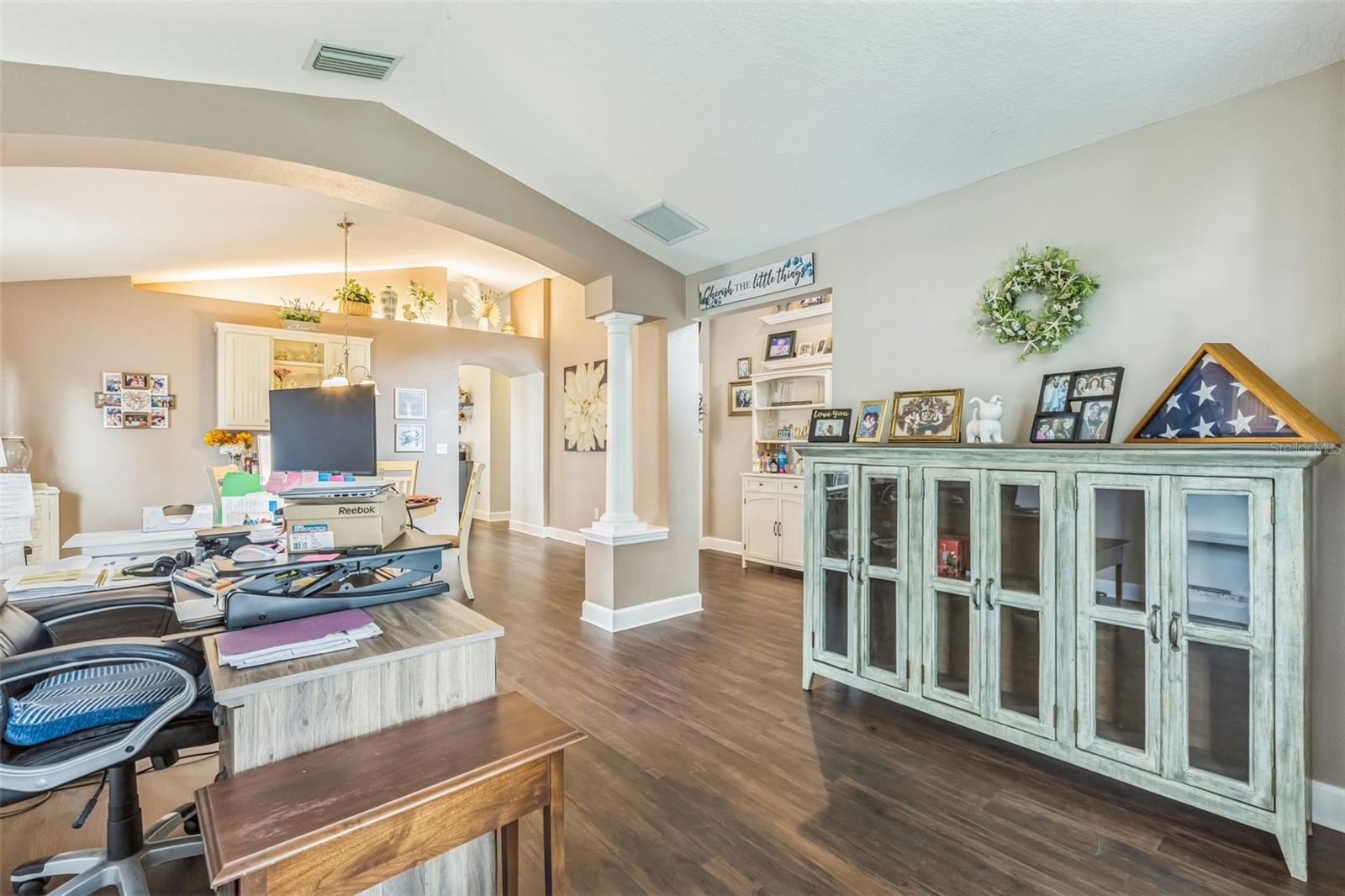 Image 9 of 40 For 6935 Runner Oak Drive