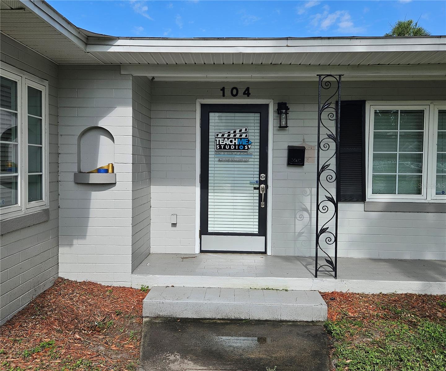 Image 2 of 17 For 104 Clyde Avenue