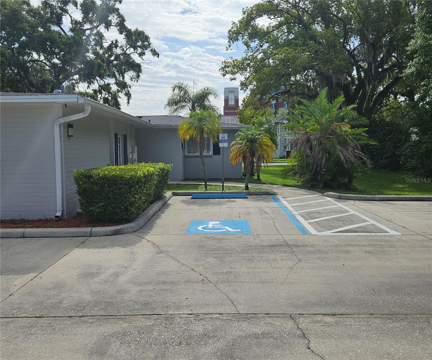 Image 6 of 17 For 104 Clyde Avenue