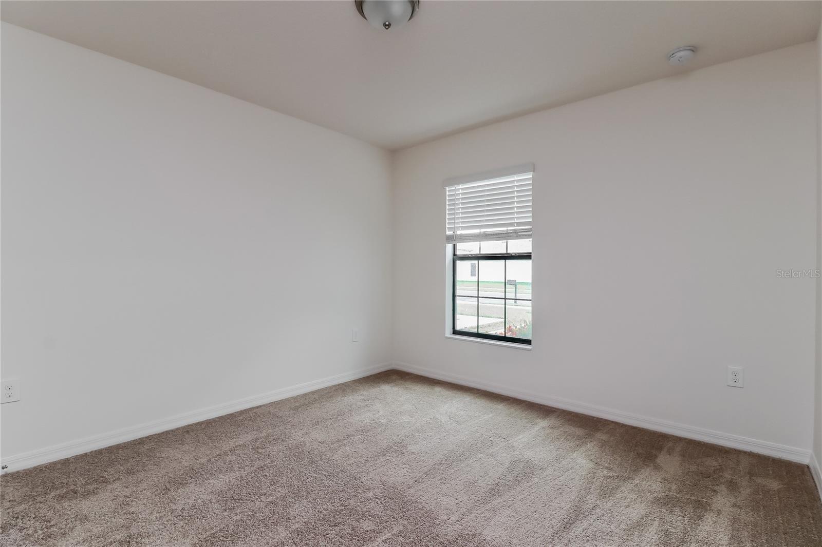 Image 11 of 16 For 2136 Peyto Way
