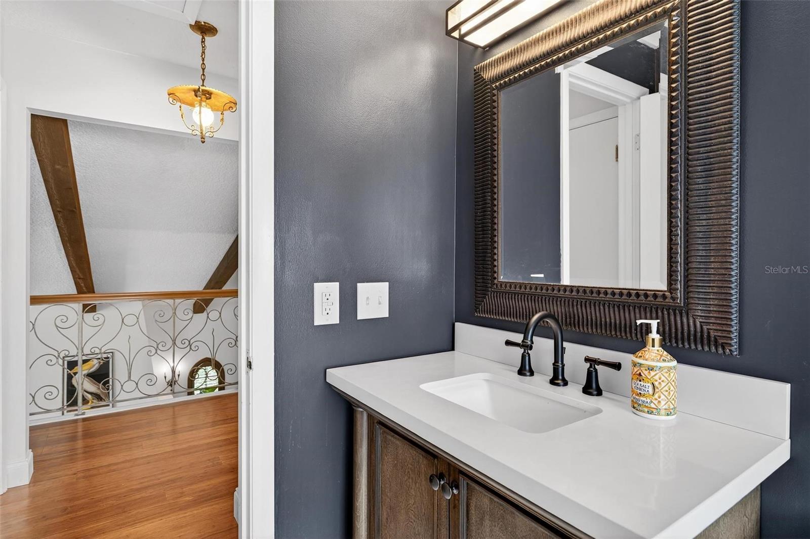 Image 10 of 72 For 830 Oak Street