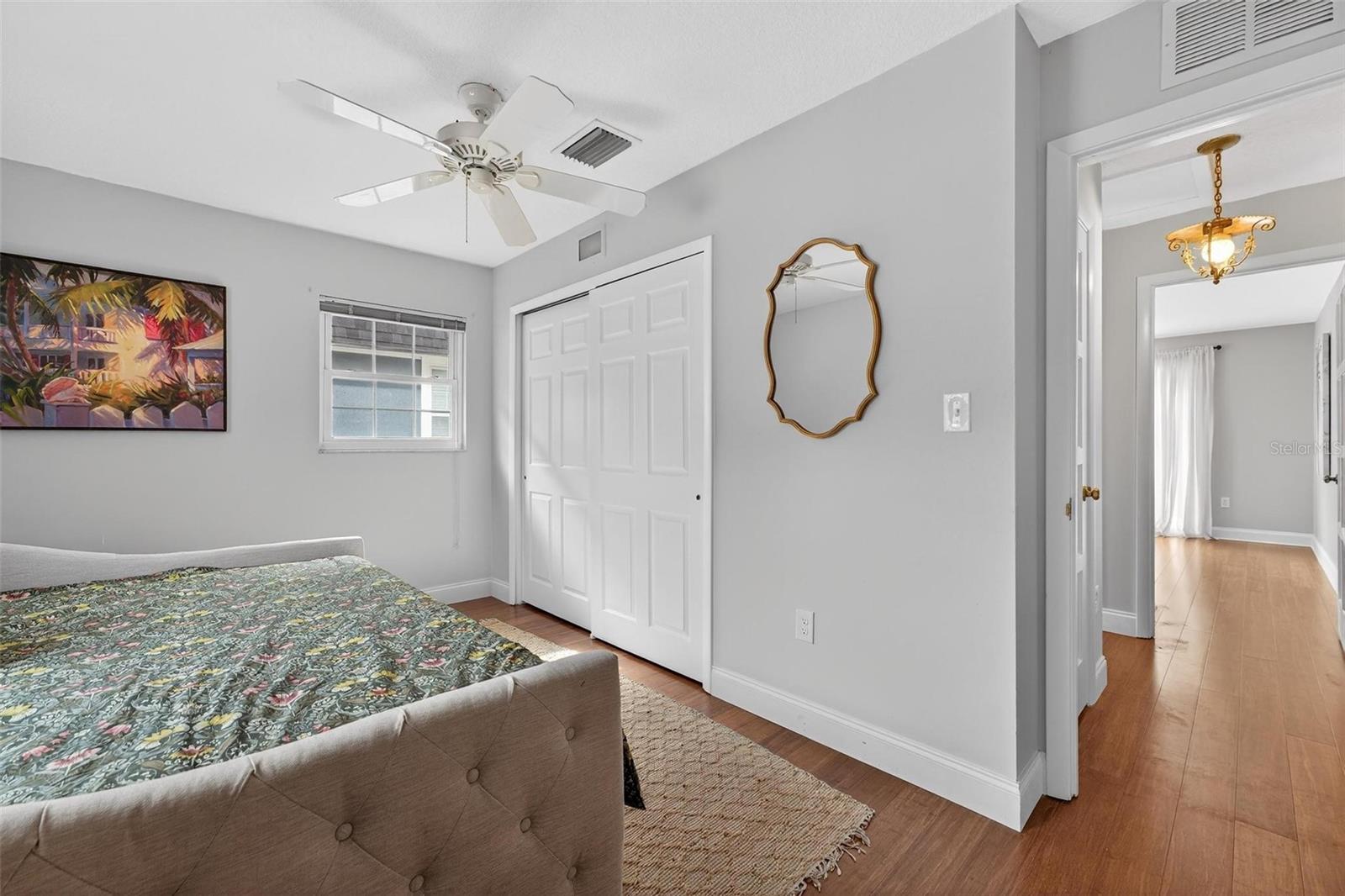 Image 12 of 72 For 830 Oak Street
