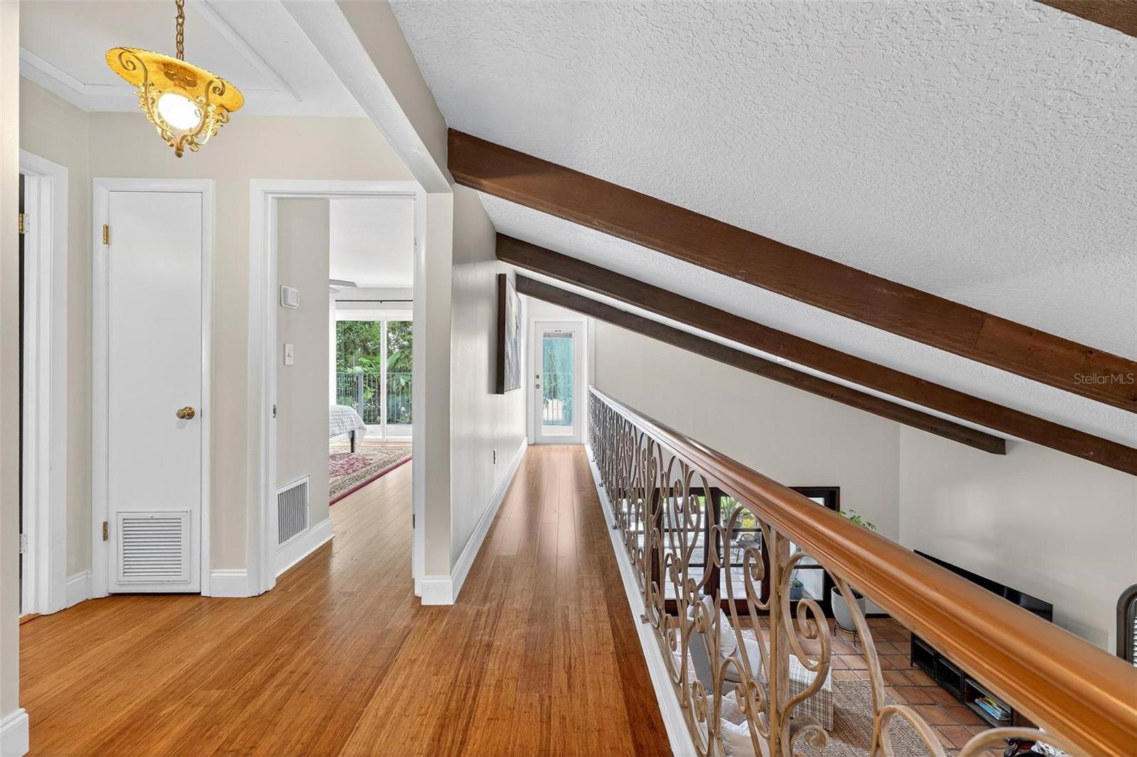 Image 13 of 72 For 830 Oak Street