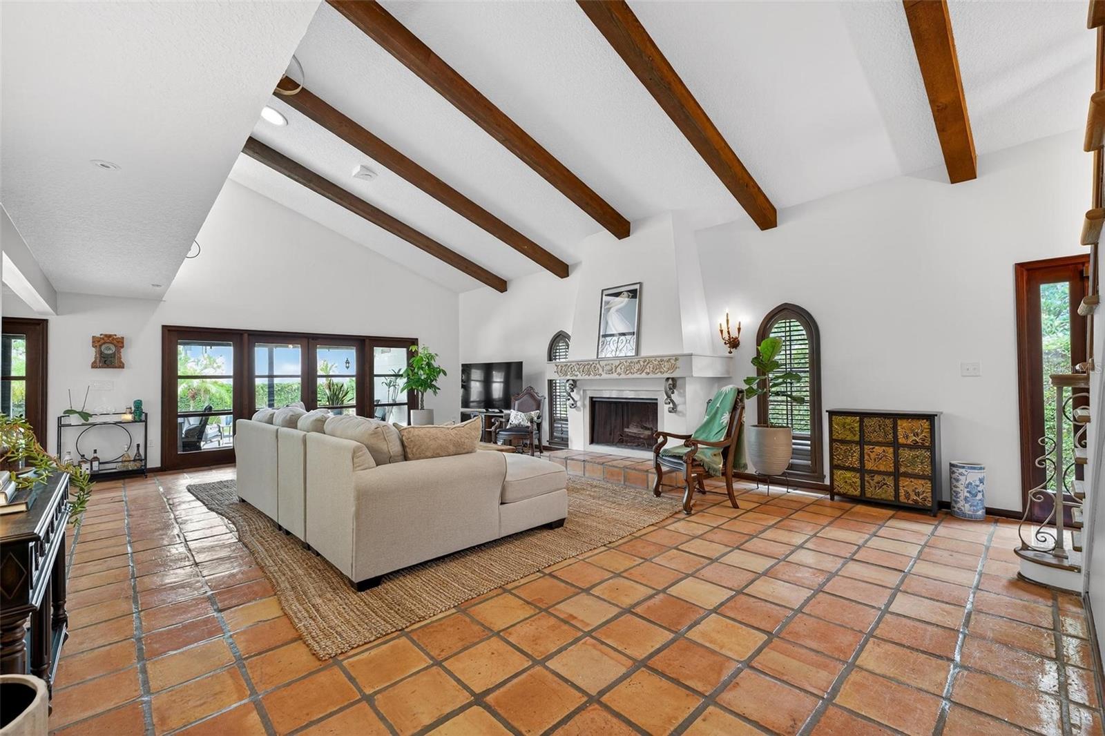 Image 18 of 72 For 830 Oak Street