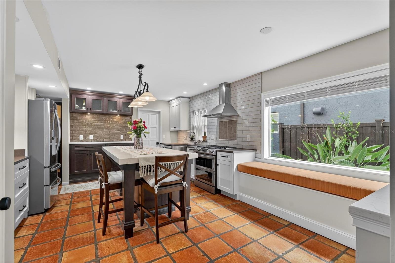 Image 33 of 72 For 830 Oak Street