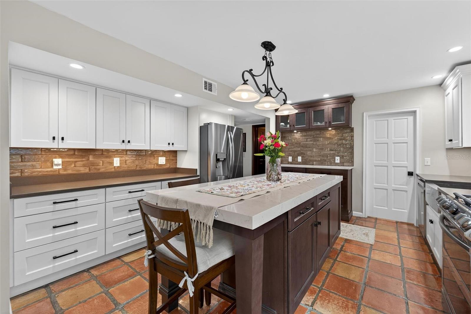 Image 35 of 72 For 830 Oak Street